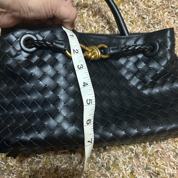 Black and Gold Woven Shoulder Bag - Picture 7 of 11